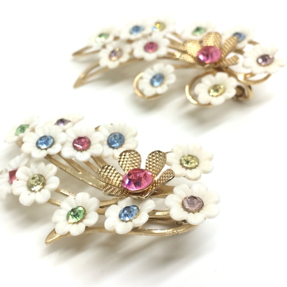 VINTAGE 60S EMMONS PLASTIC FLOWER EAR CRAWLER CLIP EARRINGS PASTEL RHINESTONES - Picture 8 of 17